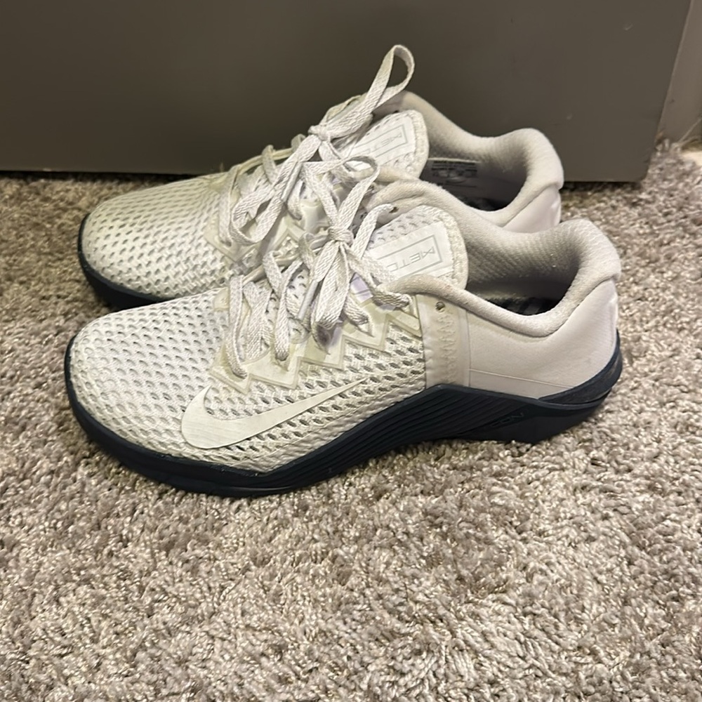 Nike sneakers - Picture 2 of 5